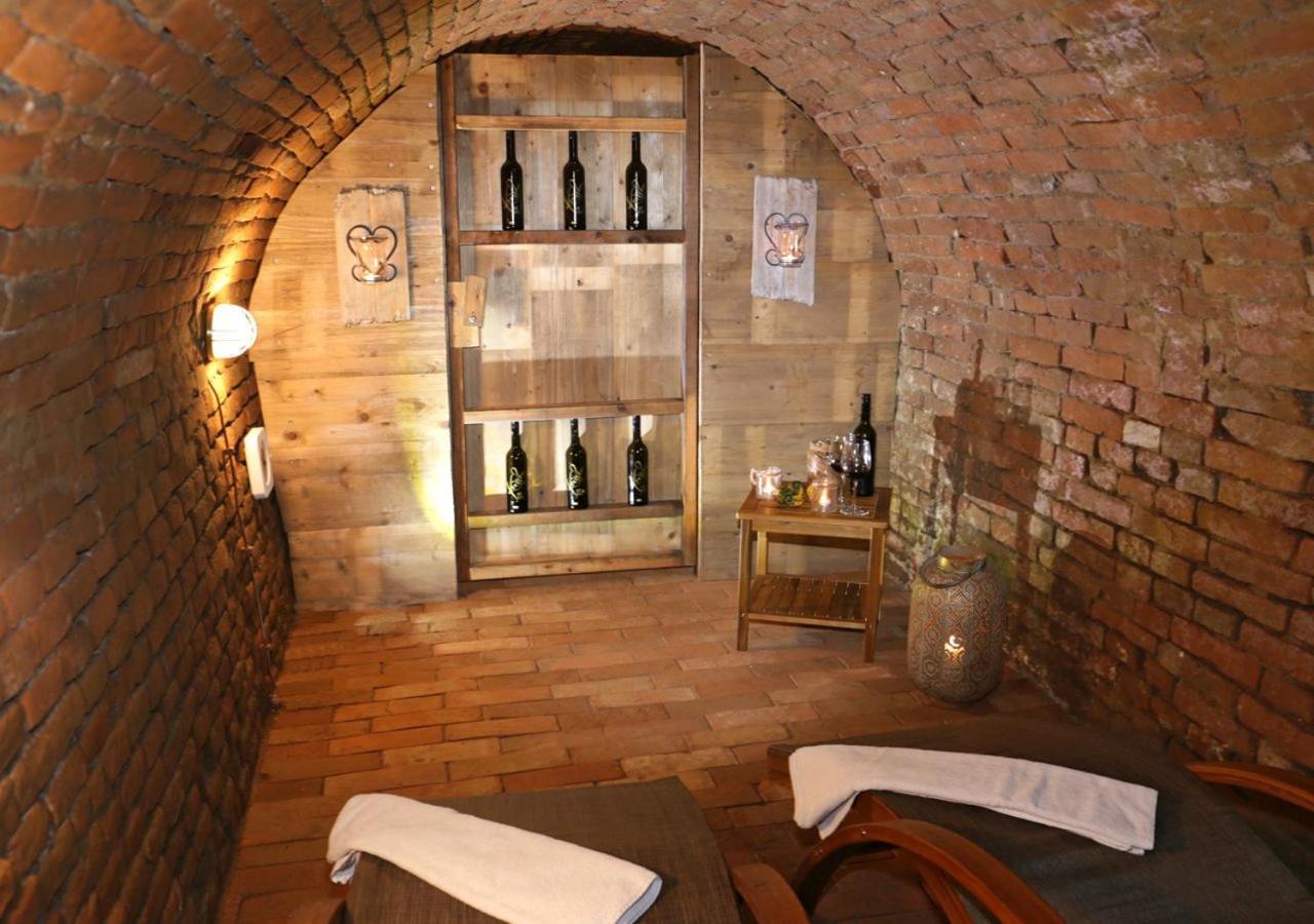 Отель Winzerhof Kuessler - Weinviertel Stillfried Экстерьер фото