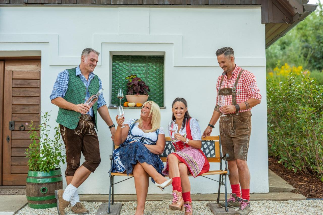 Отель Winzerhof Kuessler - Weinviertel Stillfried Экстерьер фото